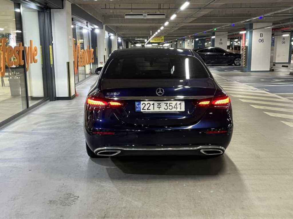 Mercedes Benz E class - Vista 5