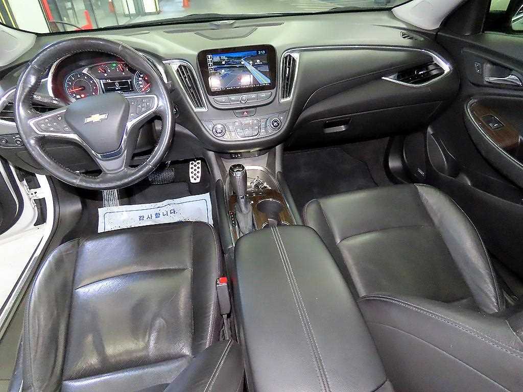 Chevrolet Malibu - Vista 10