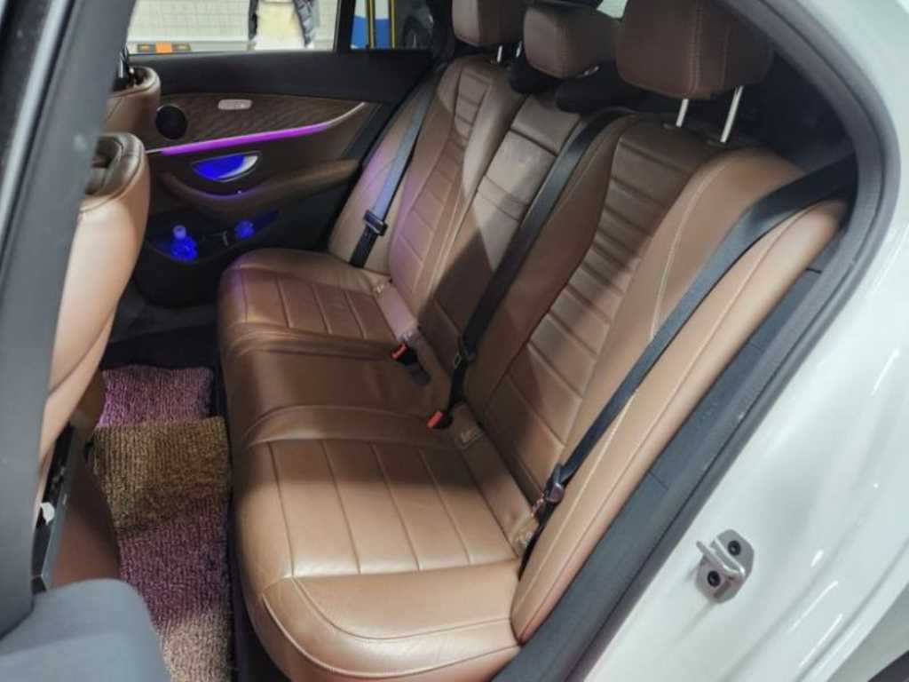 Mercedes Benz E class - Vista 6