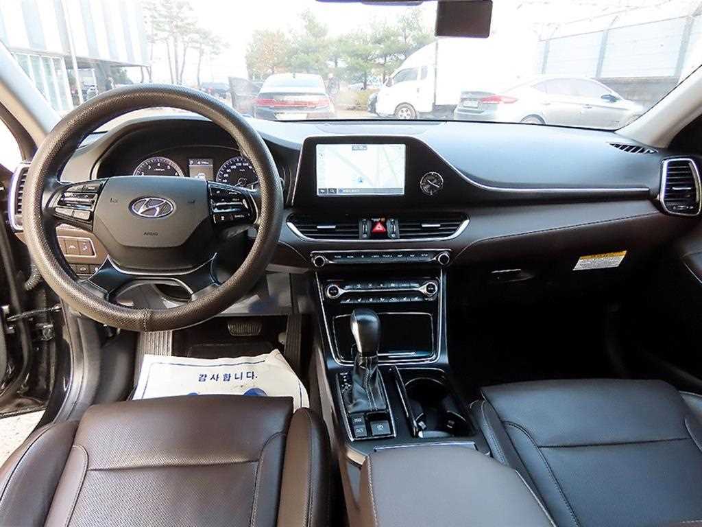 HYUNDAI Grandeur - Vista 7