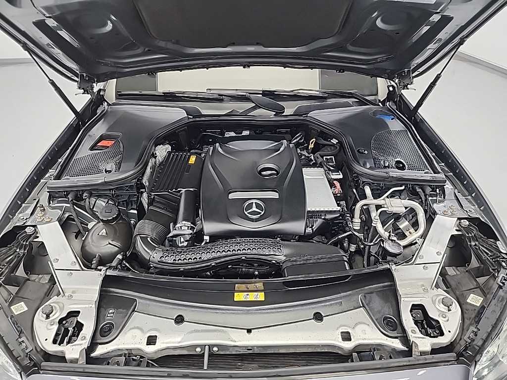 Mercedes Benz E class - Vista 5