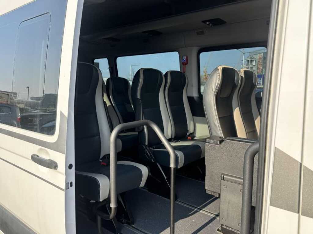 HYUNDAI Solati - Vista 8