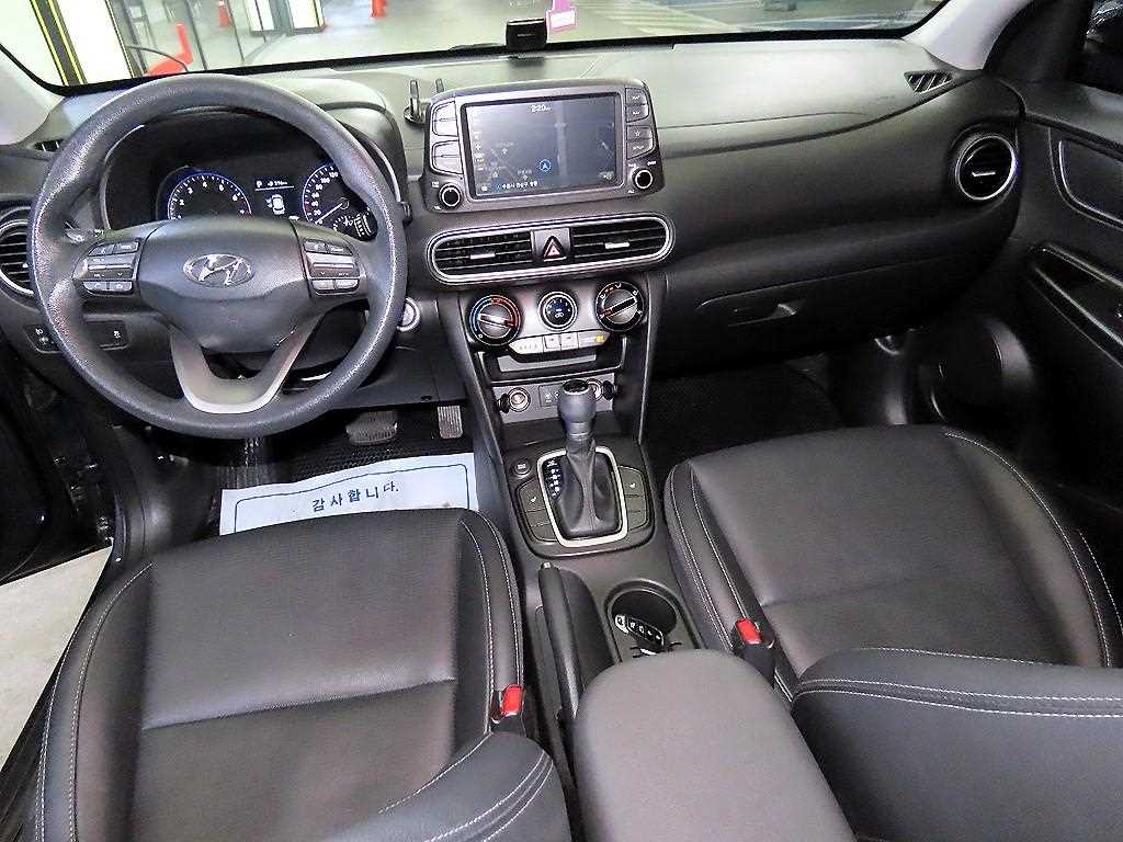 HYUNDAI Kona - Vista 10