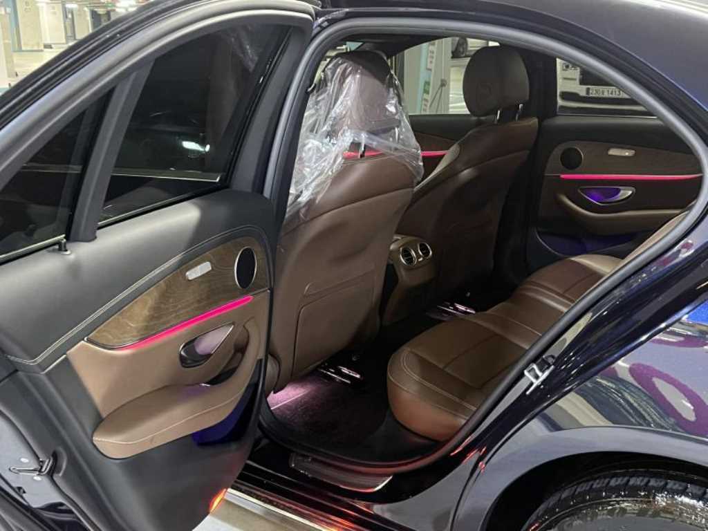 Mercedes Benz E class - Vista 7