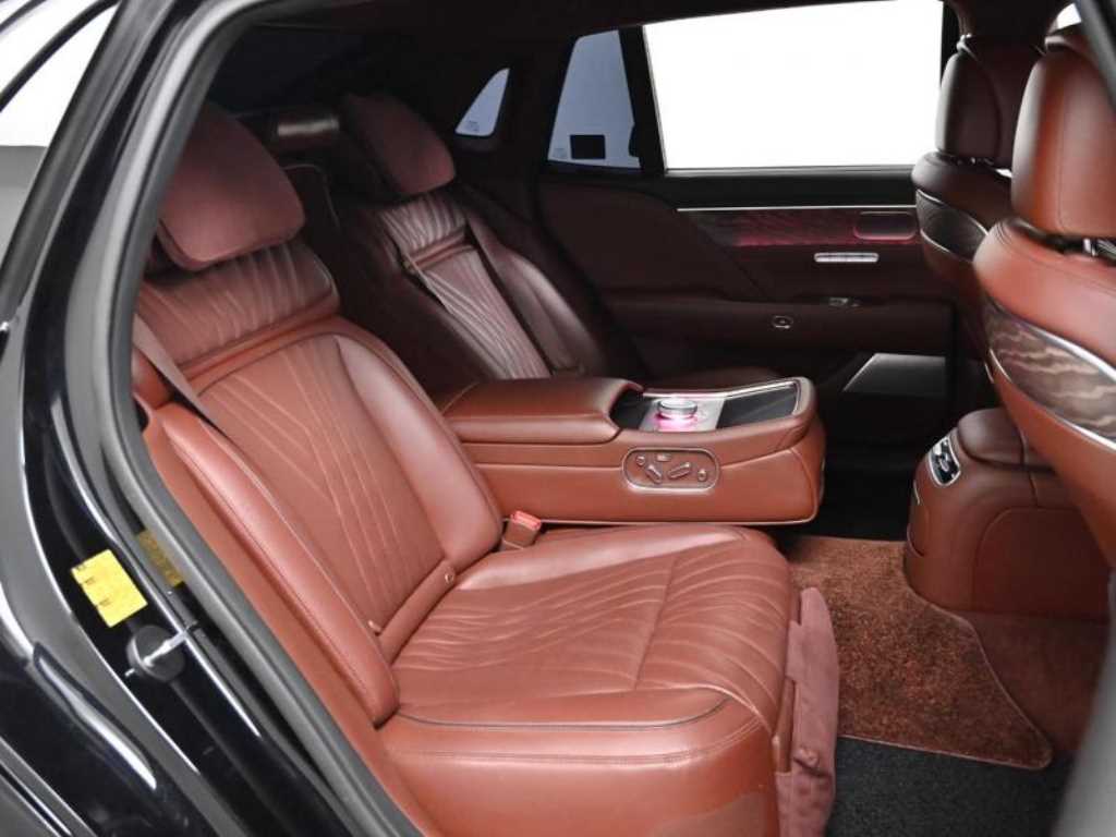 Genesis G90 - Vista 12