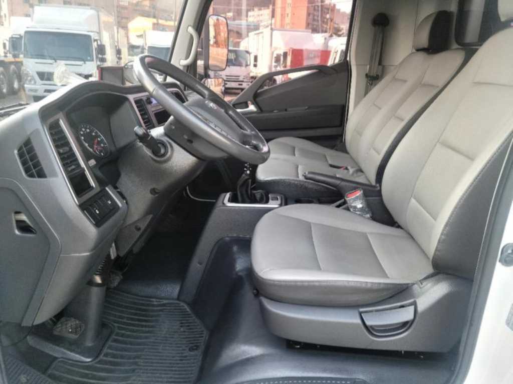 medium and large cargo truck - Vista 9