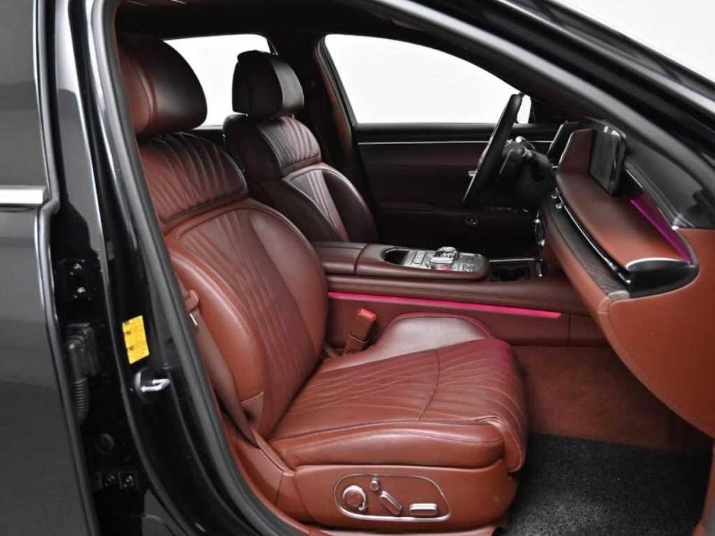 Genesis G90 - Vista 10