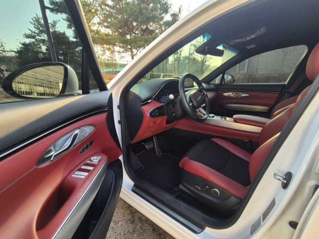 Genesis GV70 - Vista 6