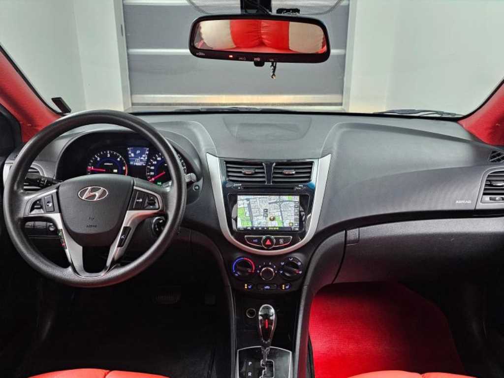 HYUNDAI Accent - Vista 7