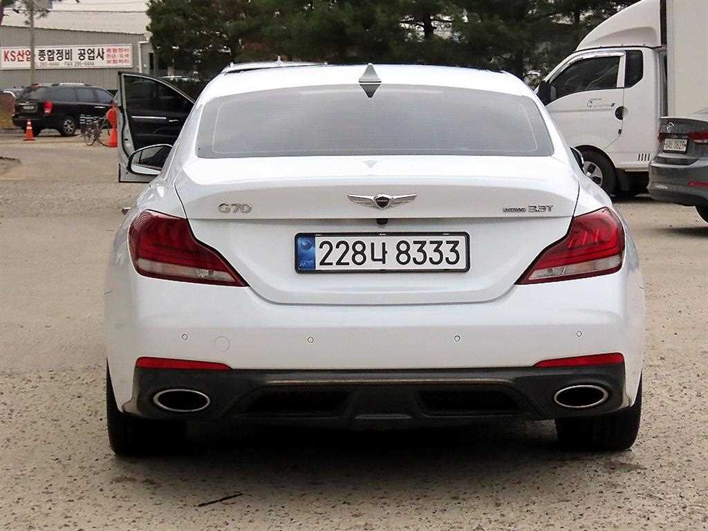 Genesis G70 - Vista 4