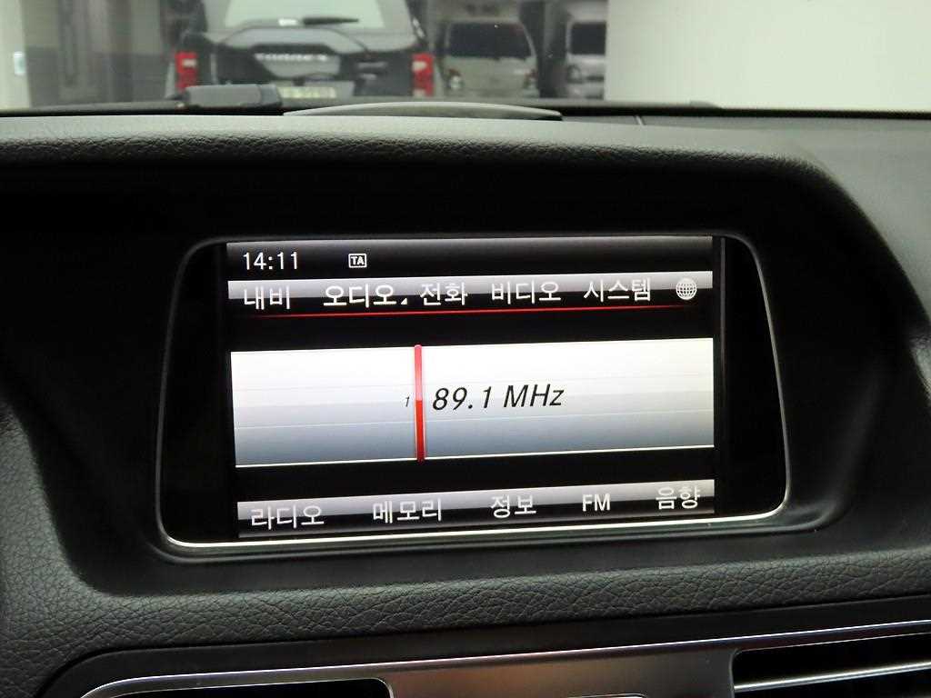 Mercedes Benz E class - Vista 8