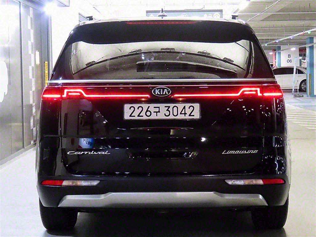 KIA Carnival - Vista 5