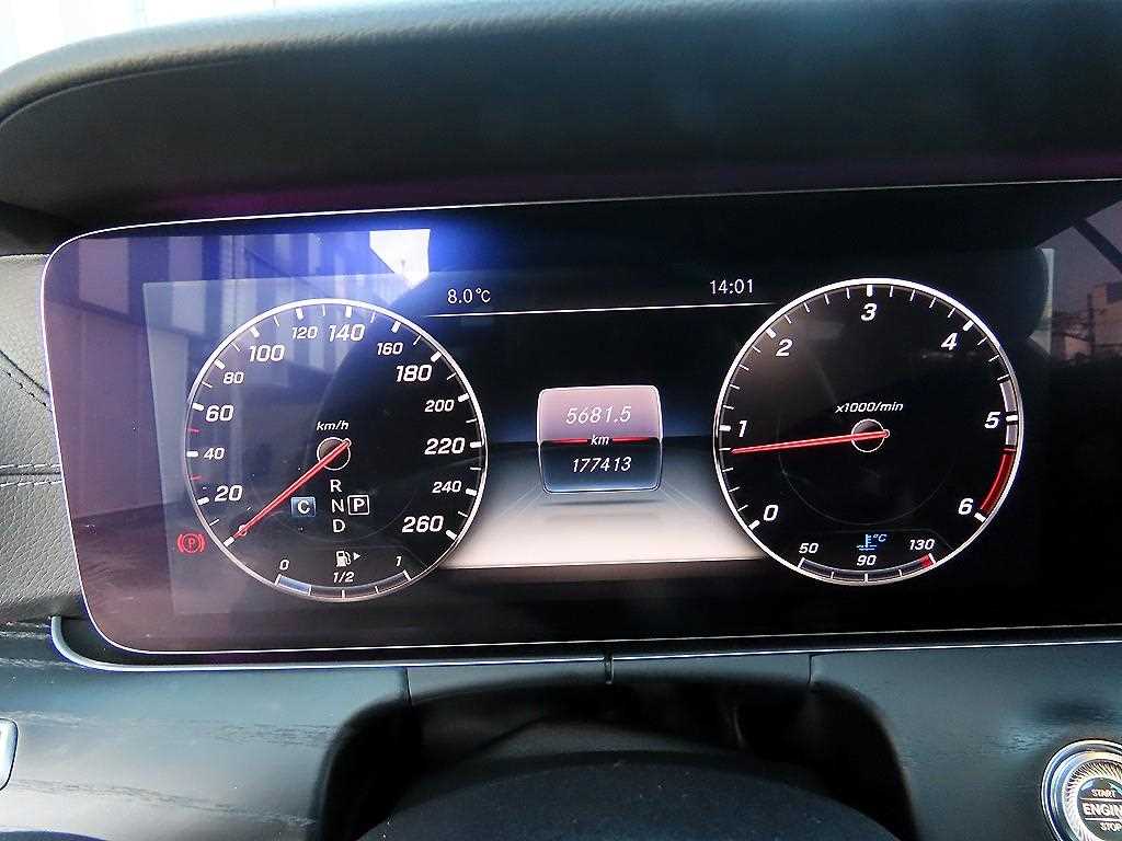 Mercedes Benz E class - Vista 9