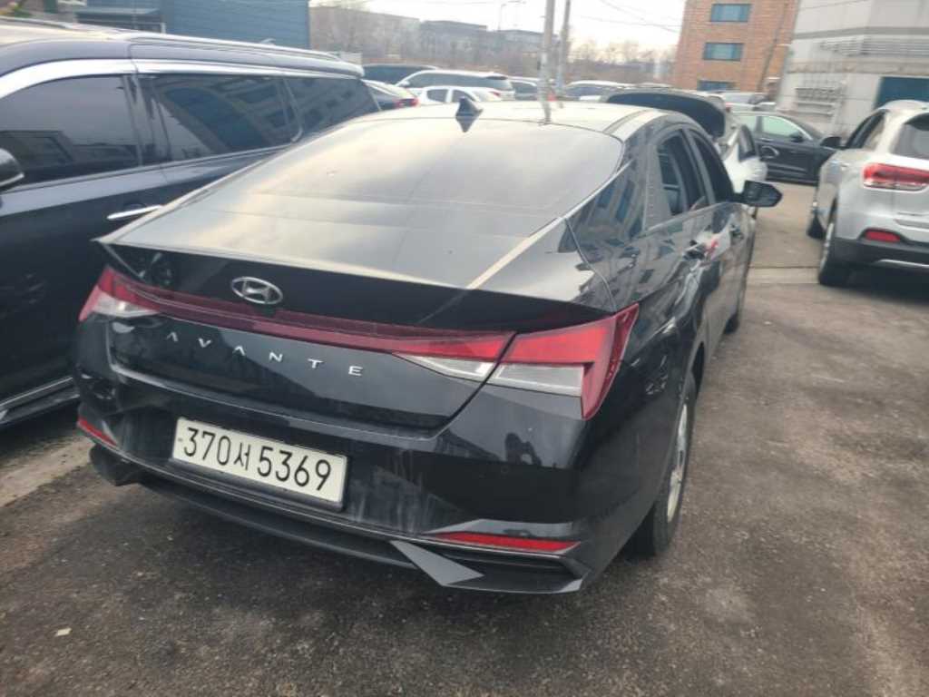 HYUNDAI Avante - Vista 5