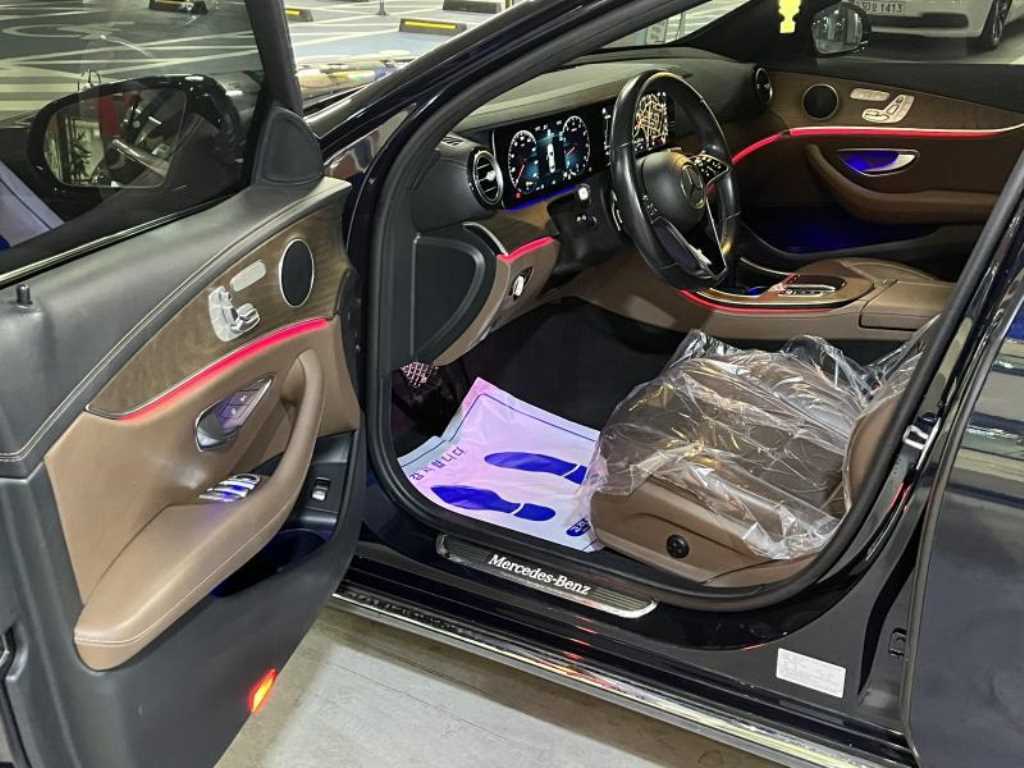 Mercedes Benz E class - Vista 12