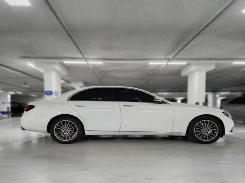 Mercedes Benz E class - Vista 4