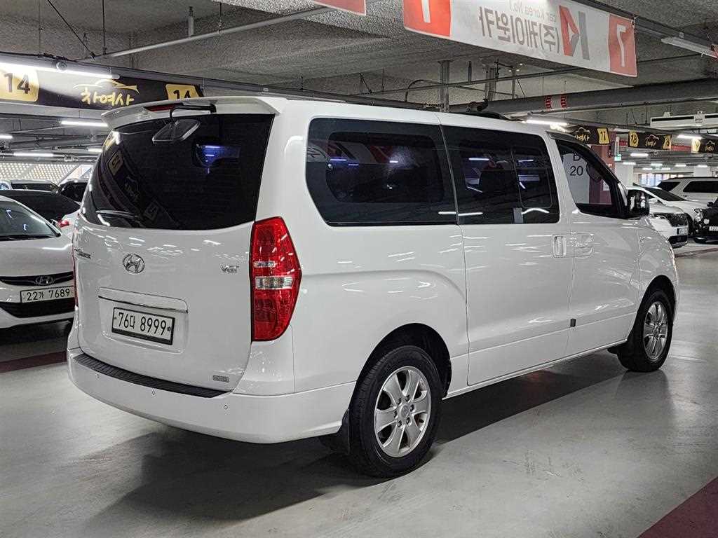 HYUNDAI Starex - Vista 4