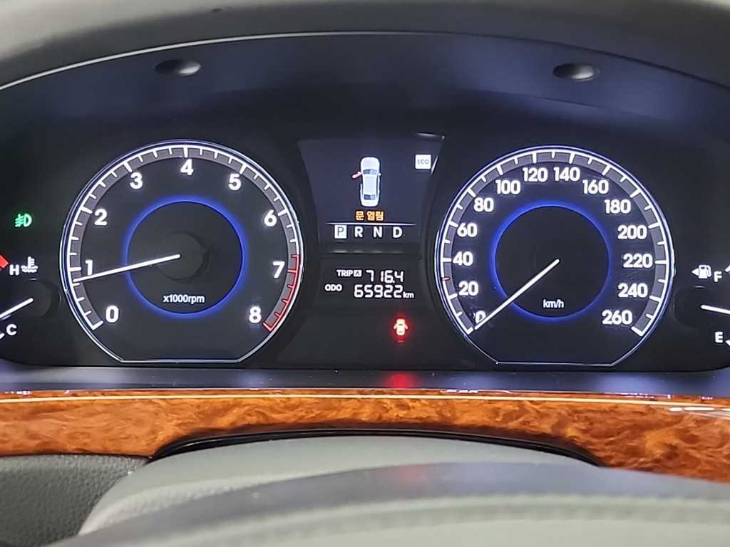 HYUNDAI Equus - Vista 6