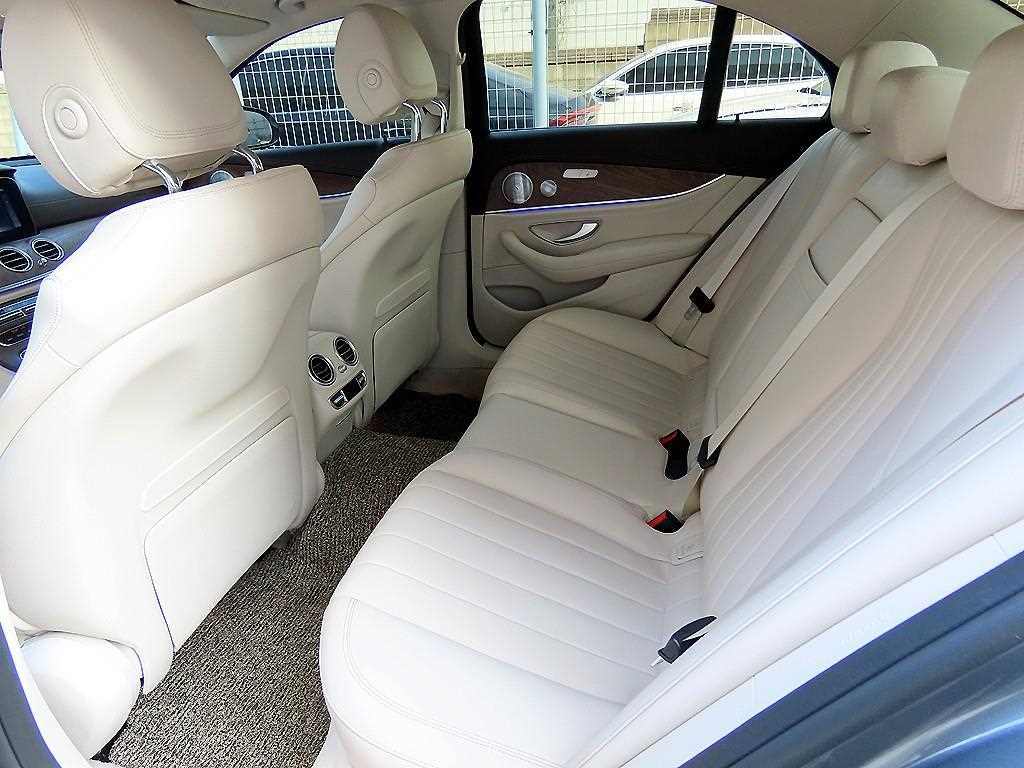 Mercedes Benz E class - Vista 6