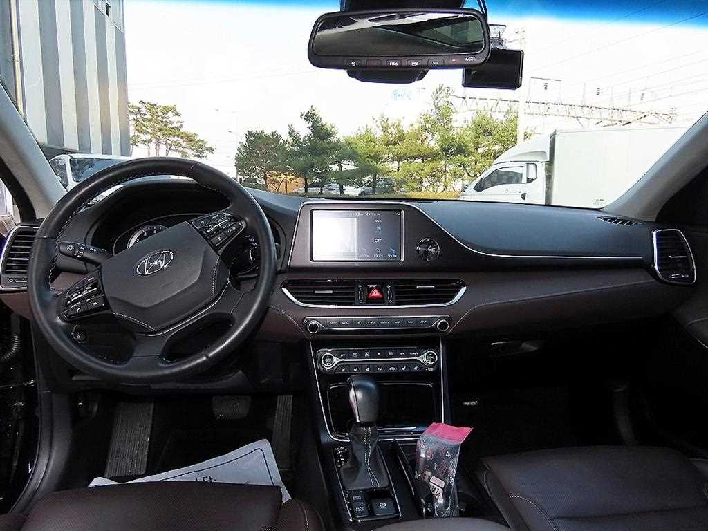 HYUNDAI Grandeur - Vista 7