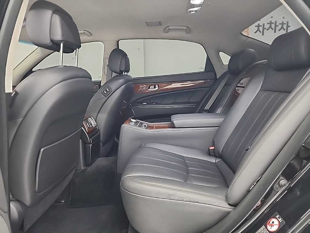 HYUNDAI Equus - Vista 12