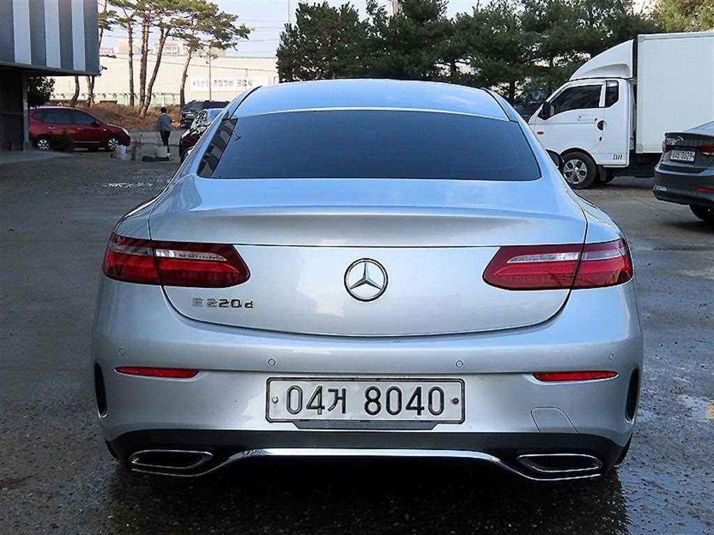 Mercedes Benz E class - Vista 4