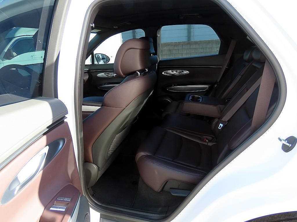 Genesis GV70 - Vista 6