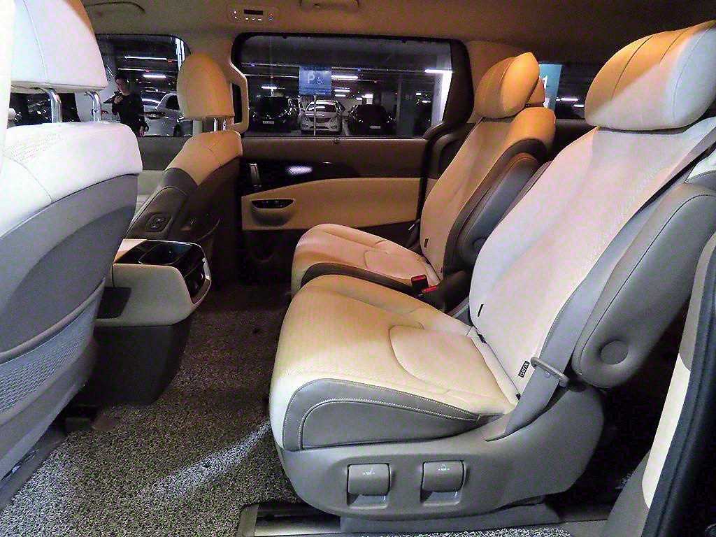 KIA Carnival - Vista 7