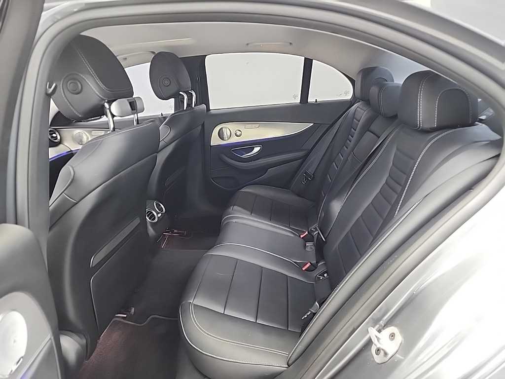 Mercedes Benz E class - Vista 12