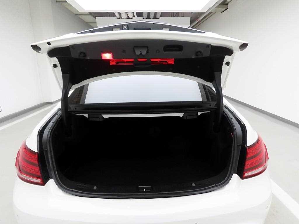 Mercedes Benz E class - Vista 5