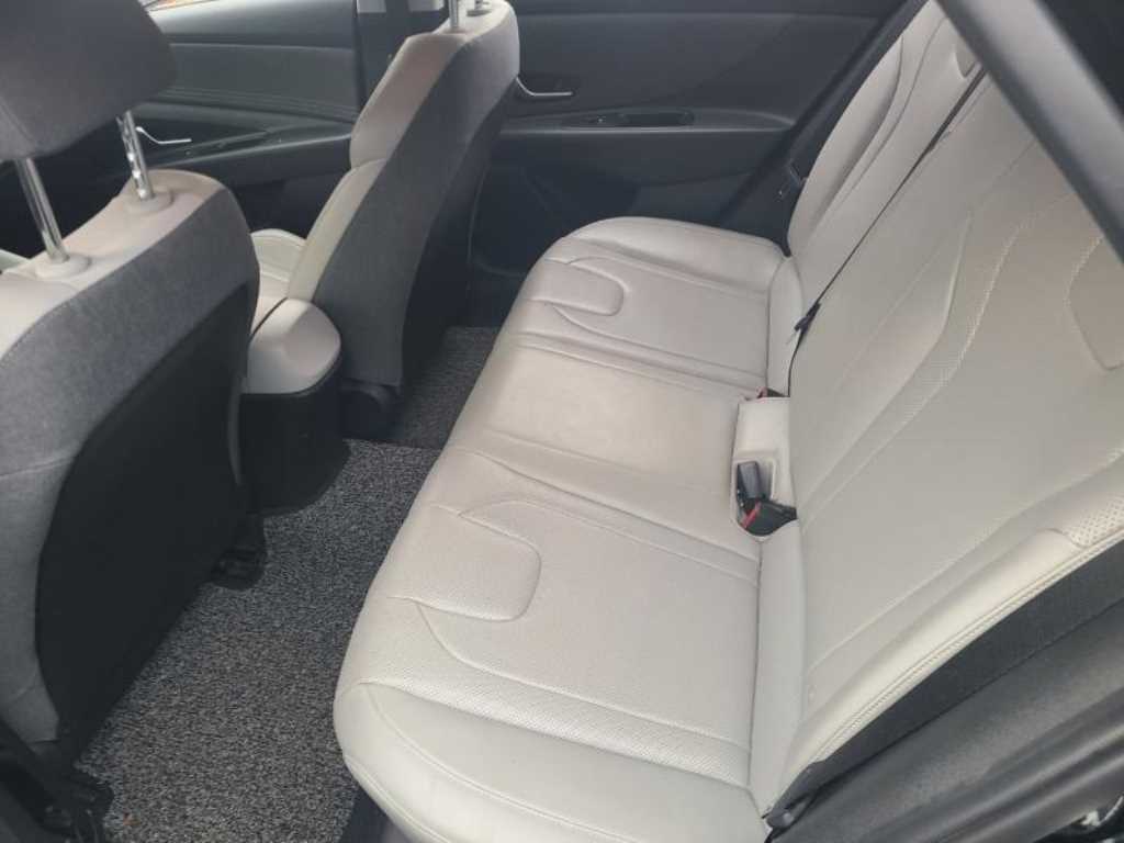 HYUNDAI Avante - Vista 8