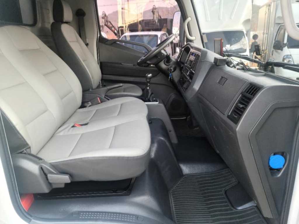 medium and large cargo truck - Vista 10