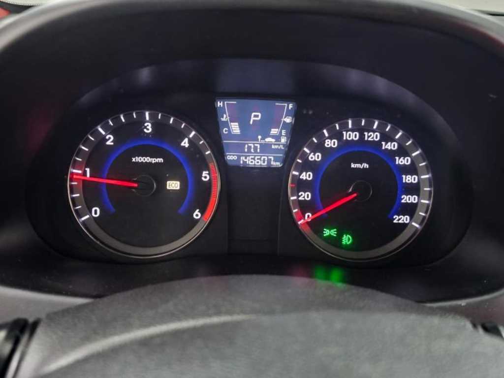 HYUNDAI Accent - Vista 8