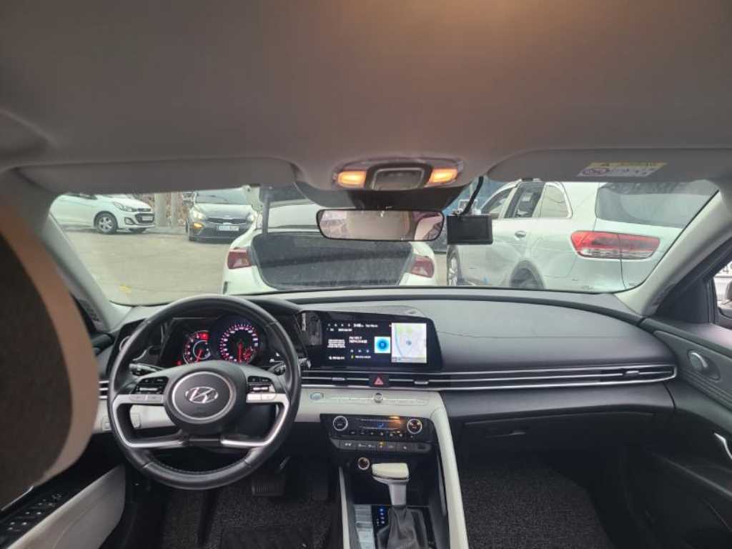 HYUNDAI Avante - Vista 9