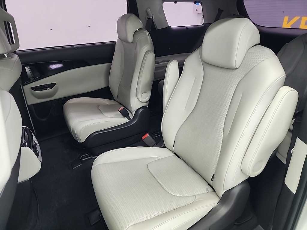 KIA Carnival - Vista 12