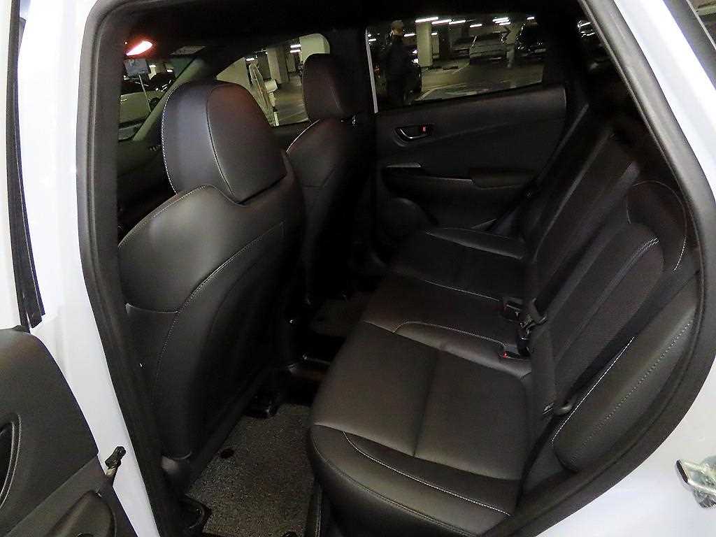 HYUNDAI Kona - Vista 7