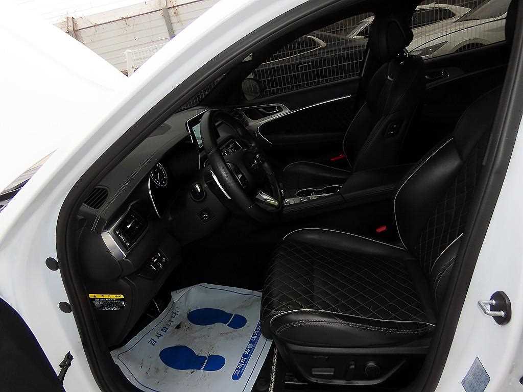 Genesis G70 - Vista 5