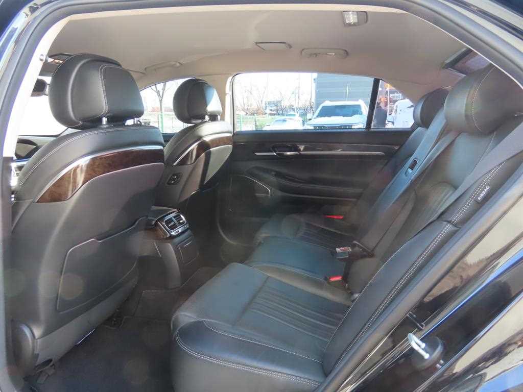 Genesis G90 - Vista 9