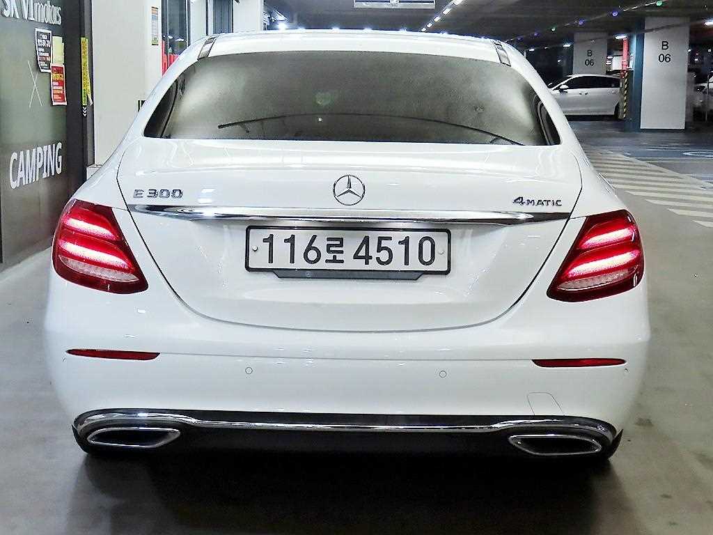 Mercedes Benz E class - Vista 5