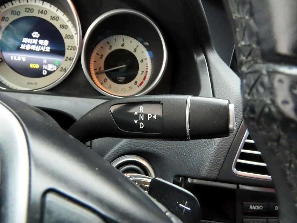 Mercedes Benz E class - Vista 12