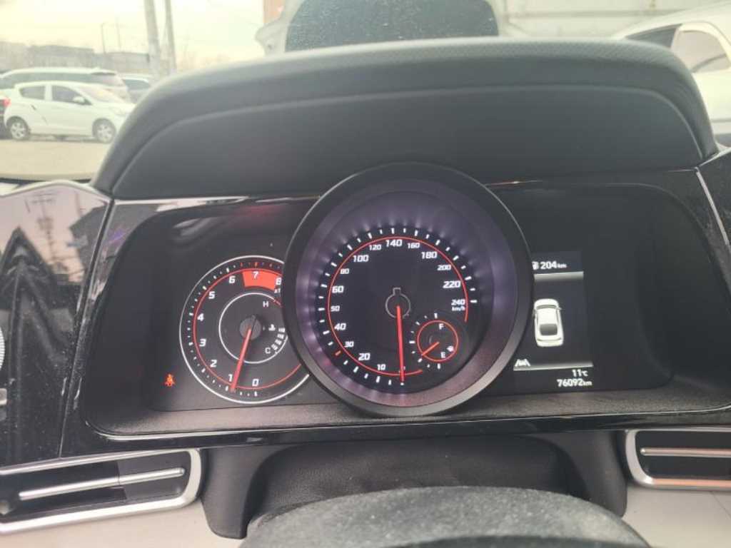 HYUNDAI Avante - Vista 12