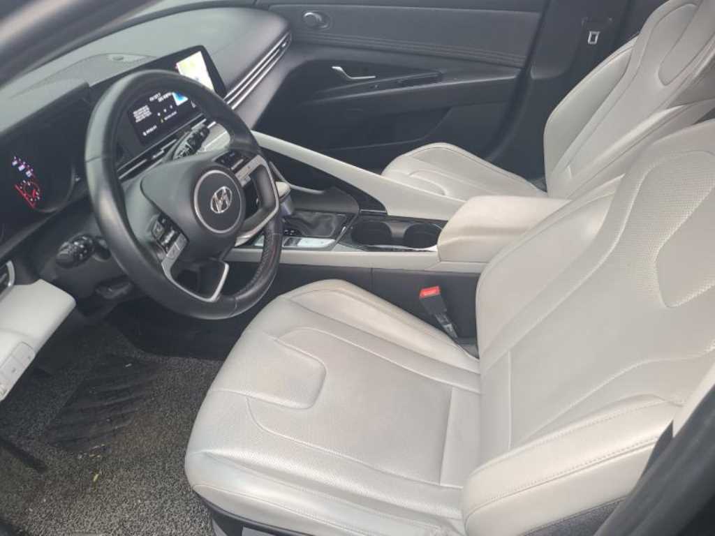 HYUNDAI Avante - Vista 10