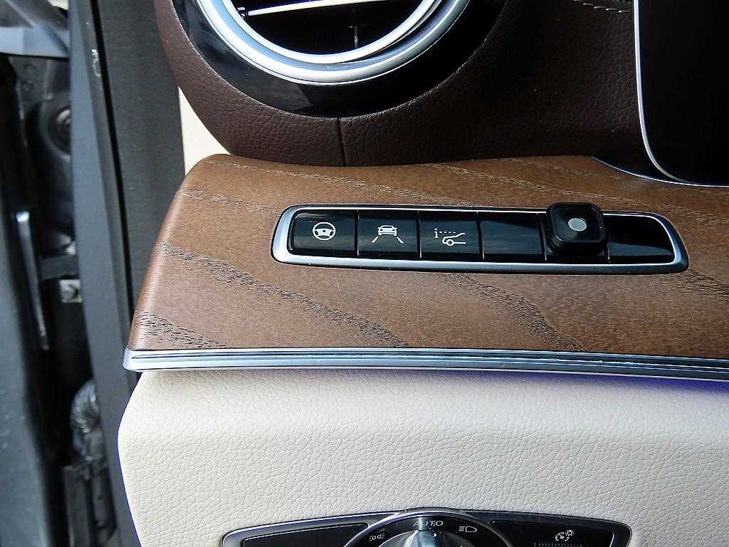 Mercedes Benz E class - Vista 12