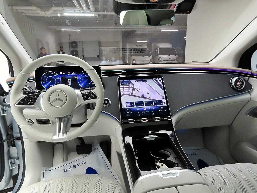 Mercedes Benz EQE - Vista 8