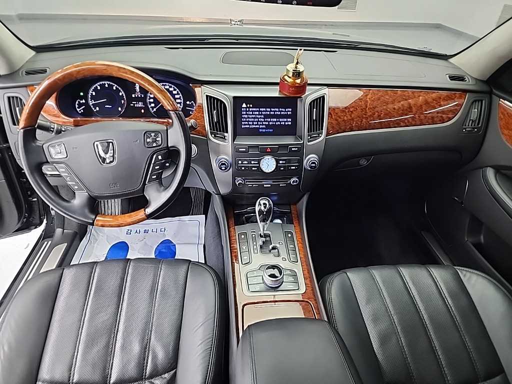 HYUNDAI Equus - Vista 7