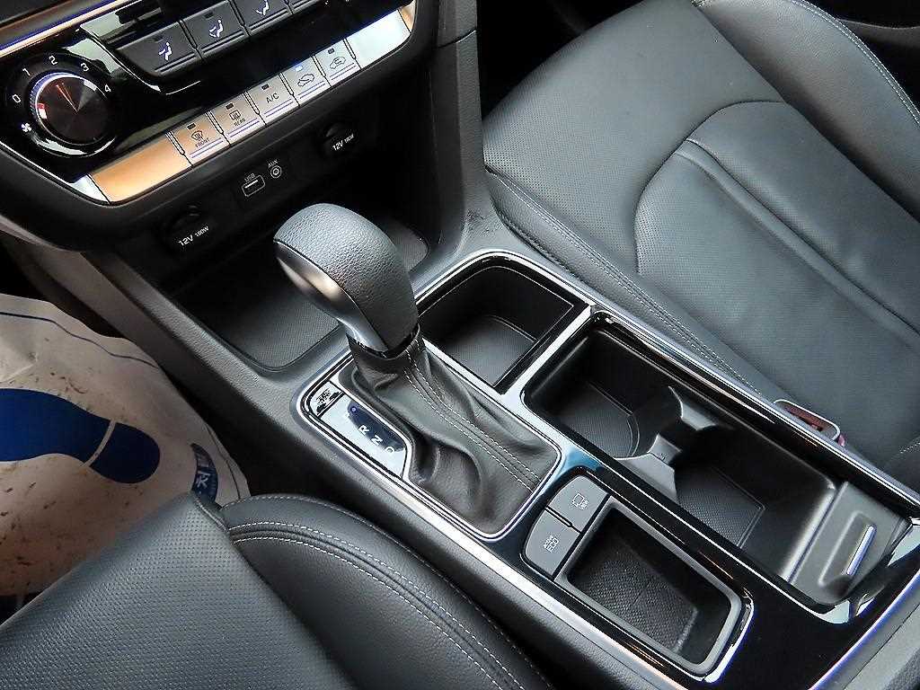 HYUNDAI Sonata - Vista 10