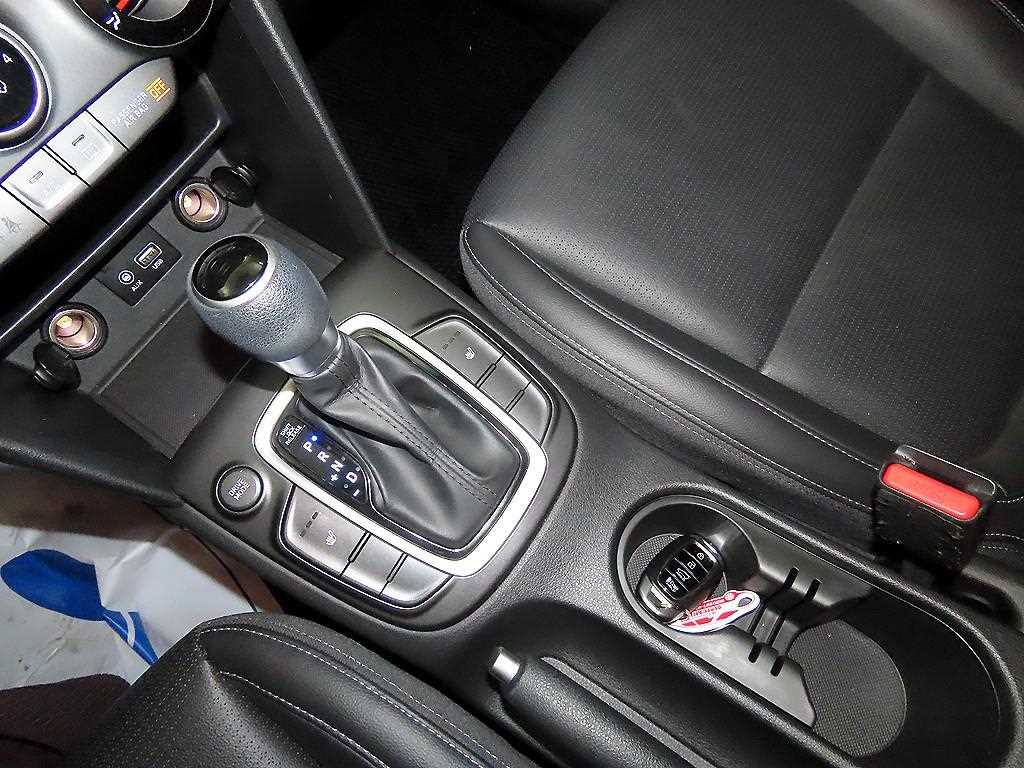 HYUNDAI Kona - Vista 12