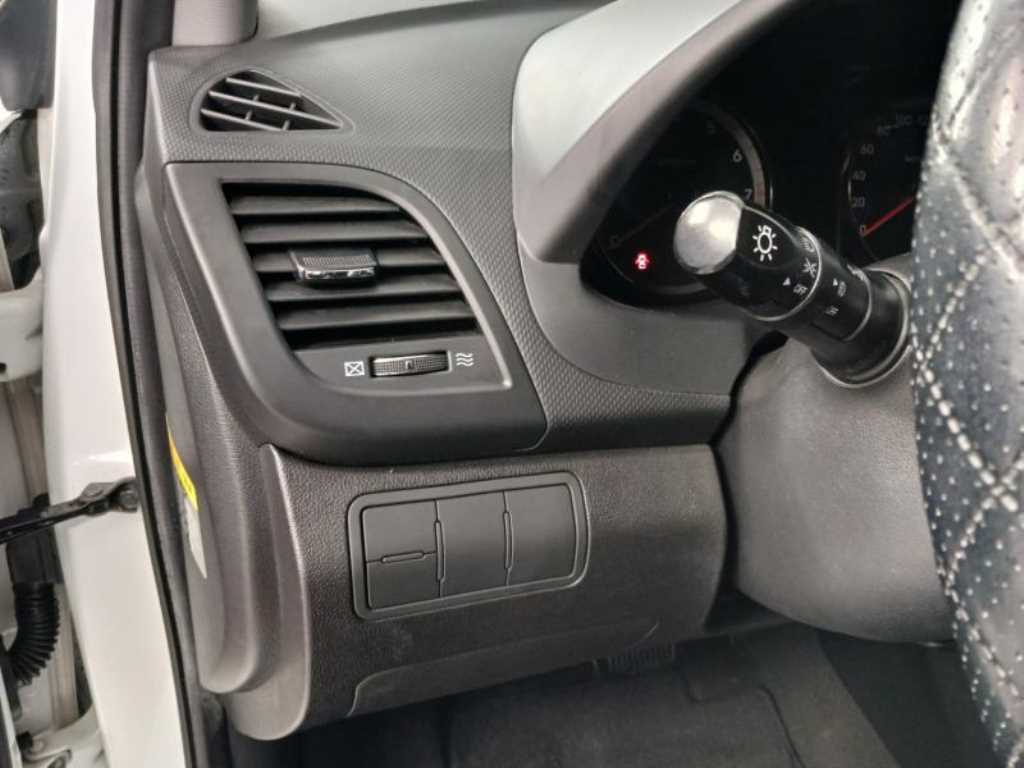 HYUNDAI Accent - Vista 12