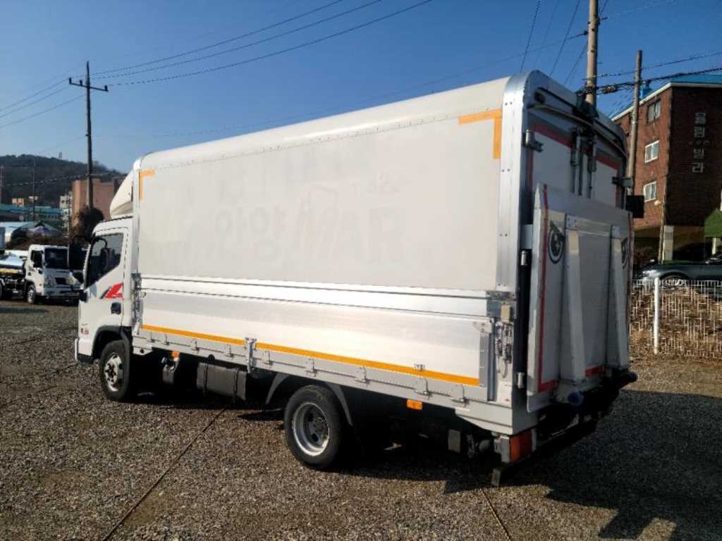 medium and large cargo truck - Vista 5