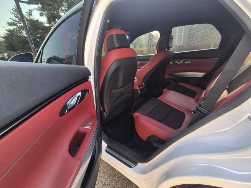 Genesis GV70 - Vista 7